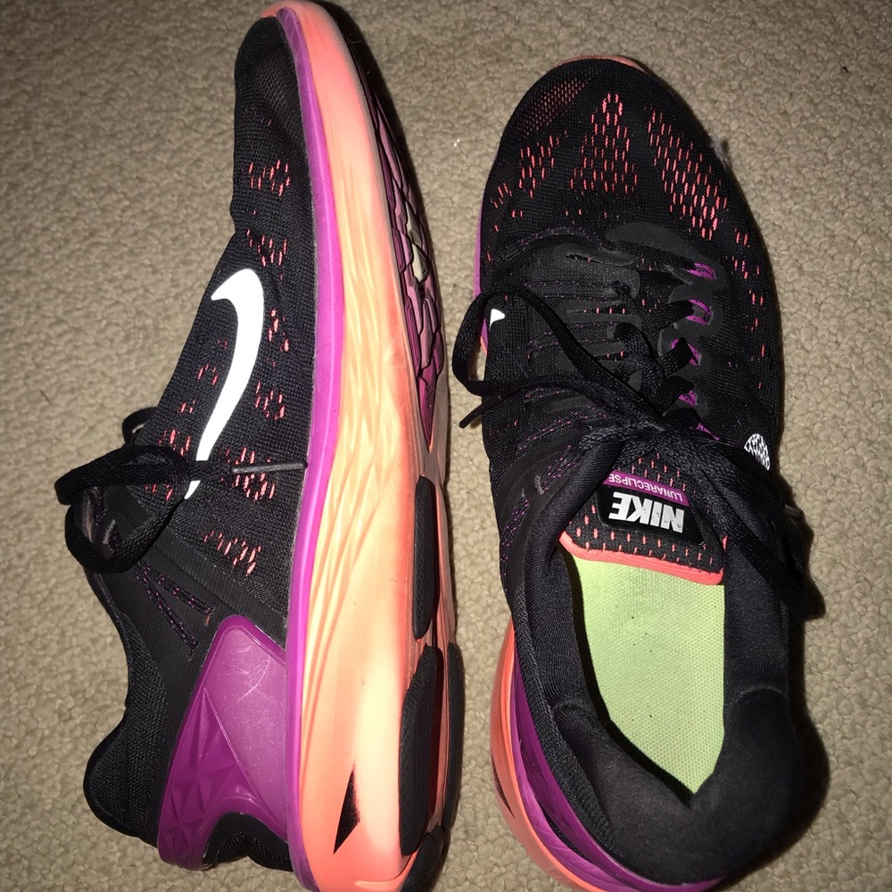 Nike tennis shoes
